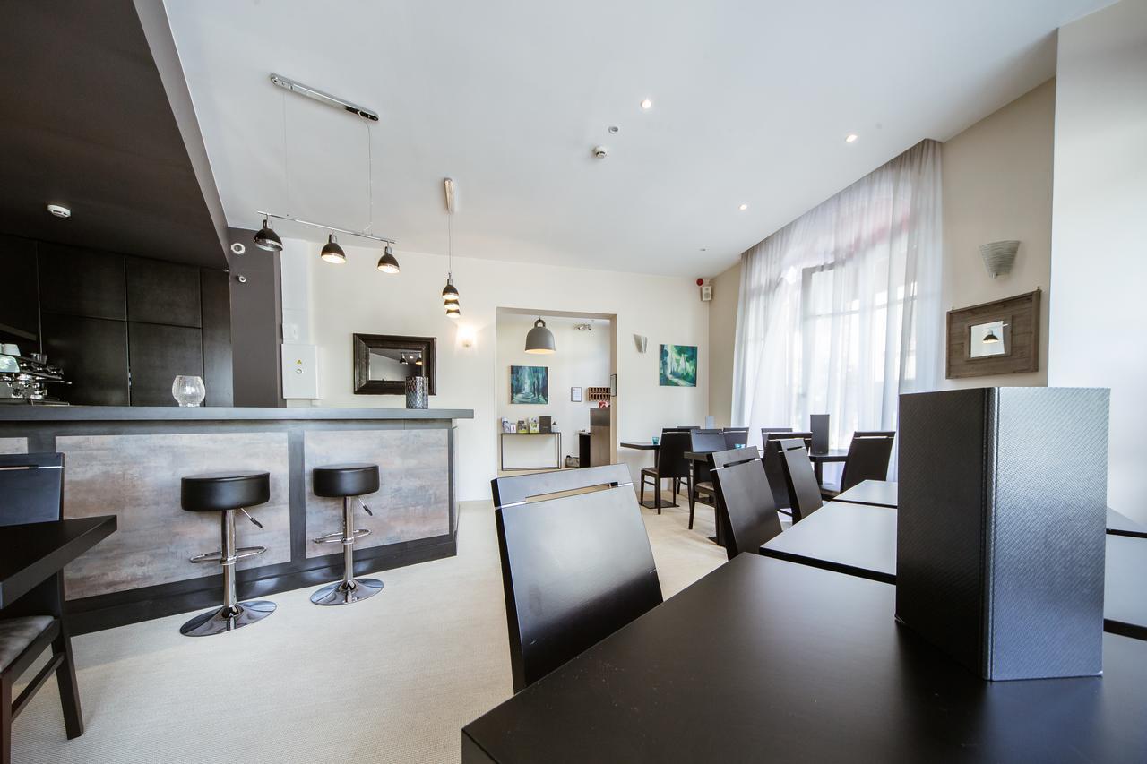 Logis Hotel - Le Petit Bellon Senlis  Kültér fotó