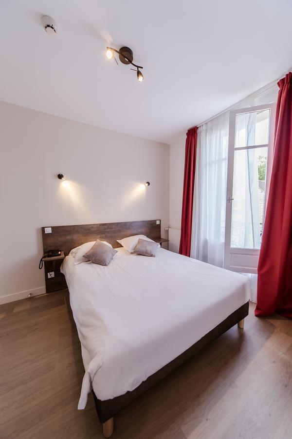 Logis Hotel - Le Petit Bellon Senlis  Kültér fotó